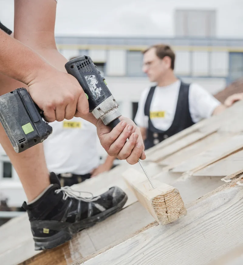 Frick Holzbau: Einbau eines Dachfensters in eine Dachkonstruktion Weinstadt